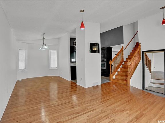 5th image of 302 Doiron ROAD N