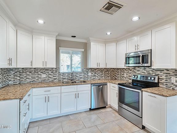 3rd image of 809 E 7TH Street
