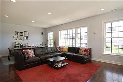3rd image of 3720 N Lincoln Ave APT 3S