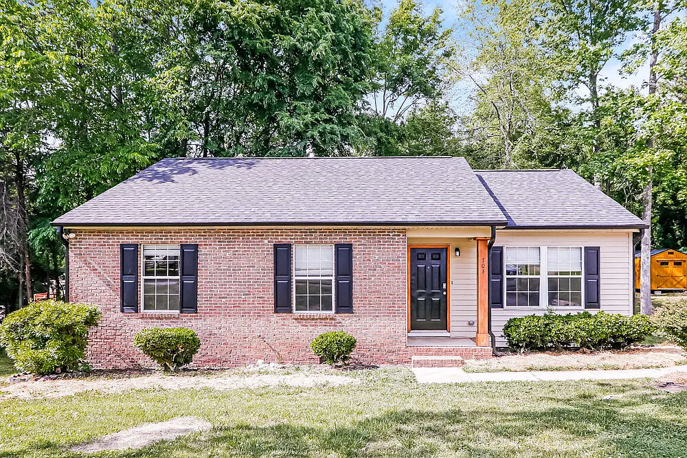 3 bed, 2.0 bath, 1188 sqft, $2,335 — Photo 1