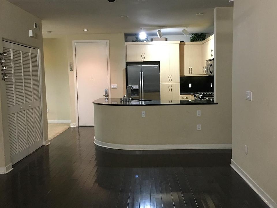 Hallway in to Kitchen
