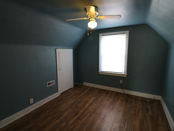 5th image of 23163 Hazelwood Ave