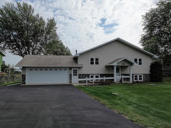 N7592 Edgewater Dr, Beaver Dam, WI 53916