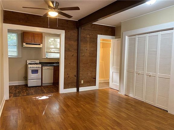 4th image of 805 E 47th St Building C