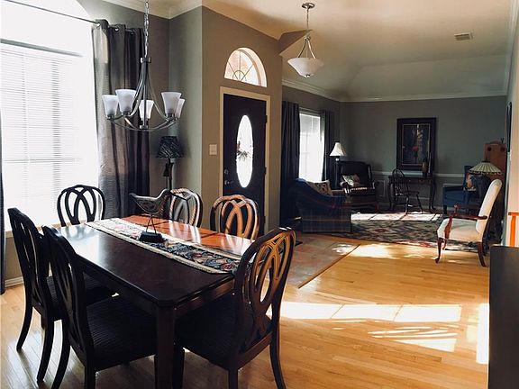 3rd image of 10710 Dry Creek Ln