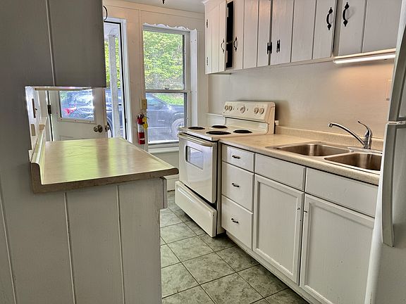 5th image of 45 Clarendon Ave #3