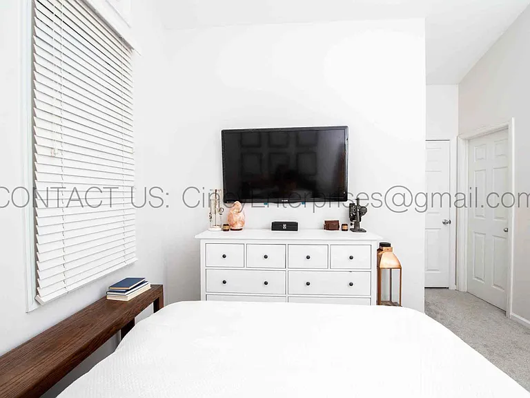 2126A Gilbert Ave — Photo 15