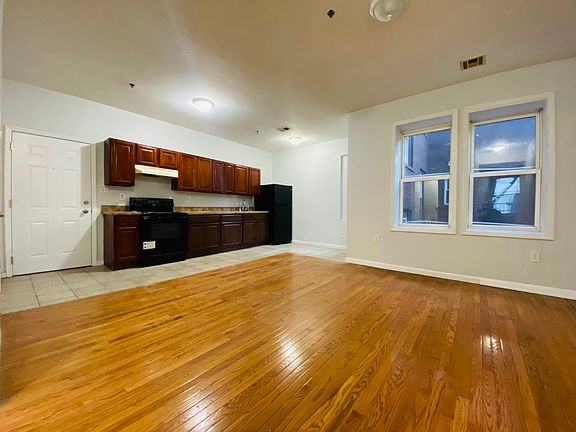 3rd image of 79 Tillinghast St #B4a