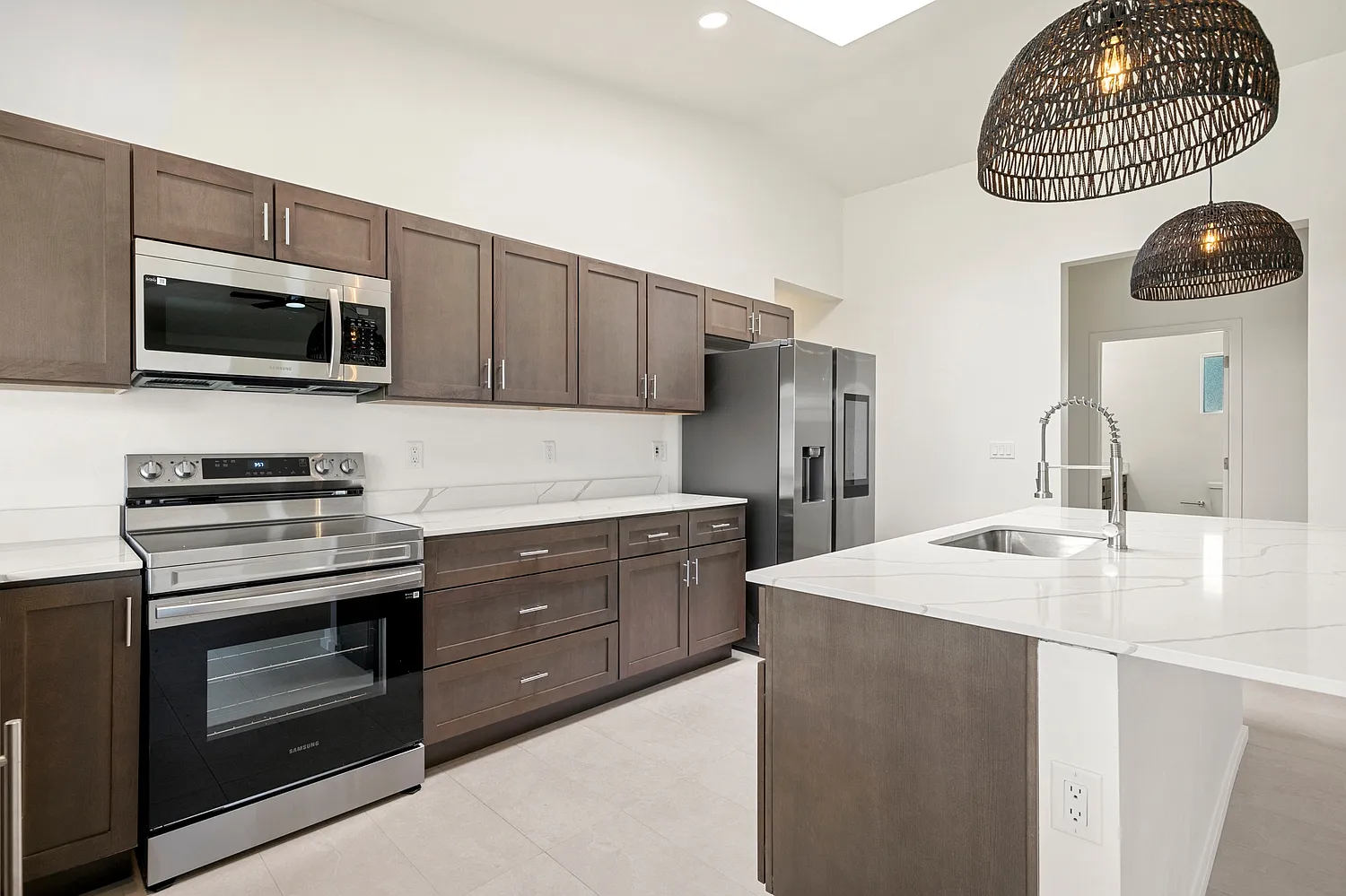 4 bed, 1600 sqft, $3,900 — Photo 3