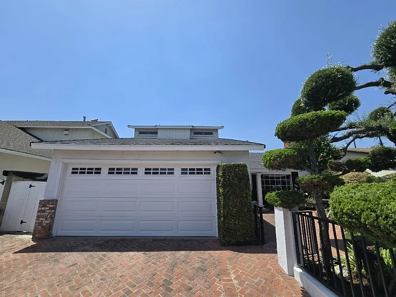 4 bed, 1796 sqft, $4,800 — Photo 1
