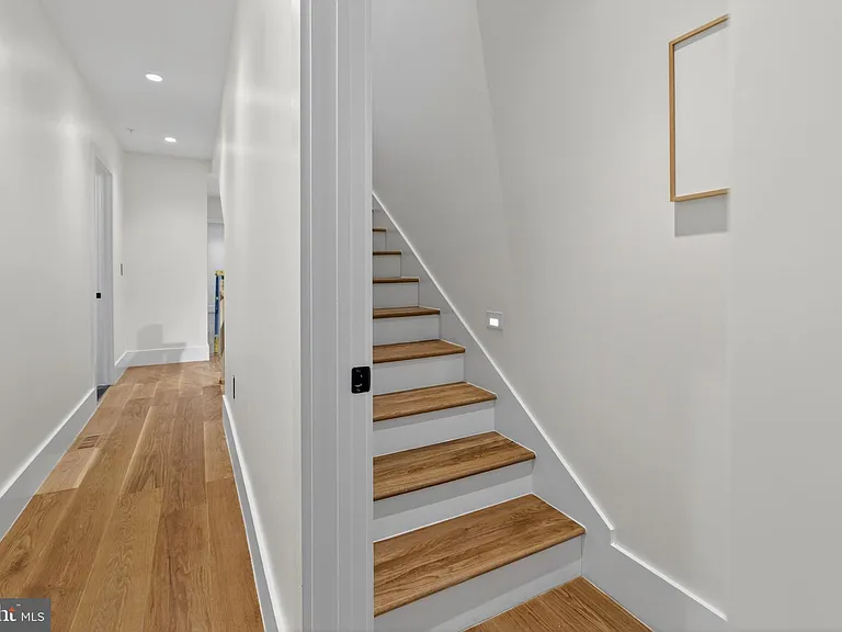 629 S Carolina Ave SE — Photo 31