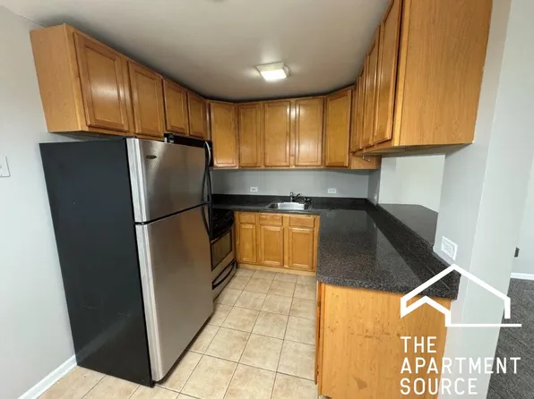 4949 Church St APT 203, Skokie, IL 60077