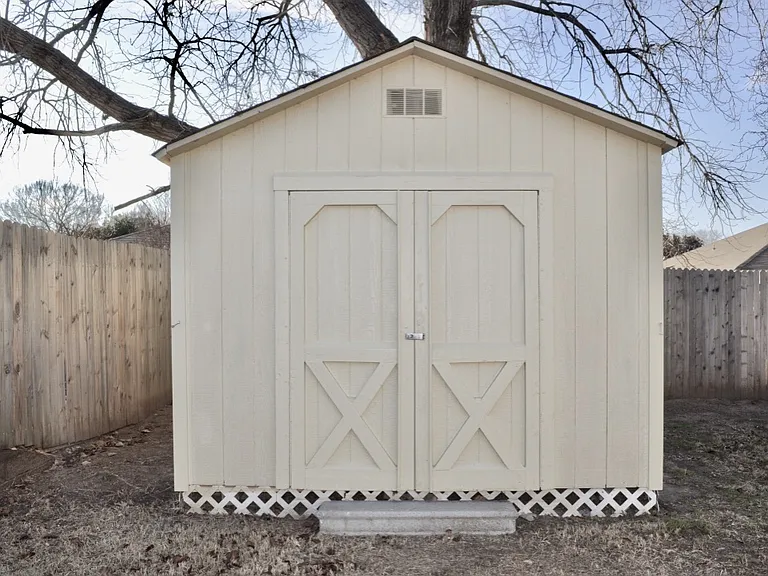 229 Lancelot Dr — Photo 16
