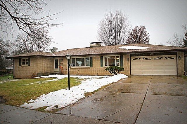 1st image of 810 Tamarack Ln