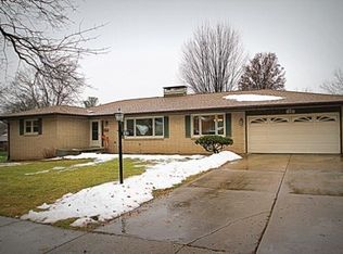 810 Tamarack Ln, Rockford, IL 61107