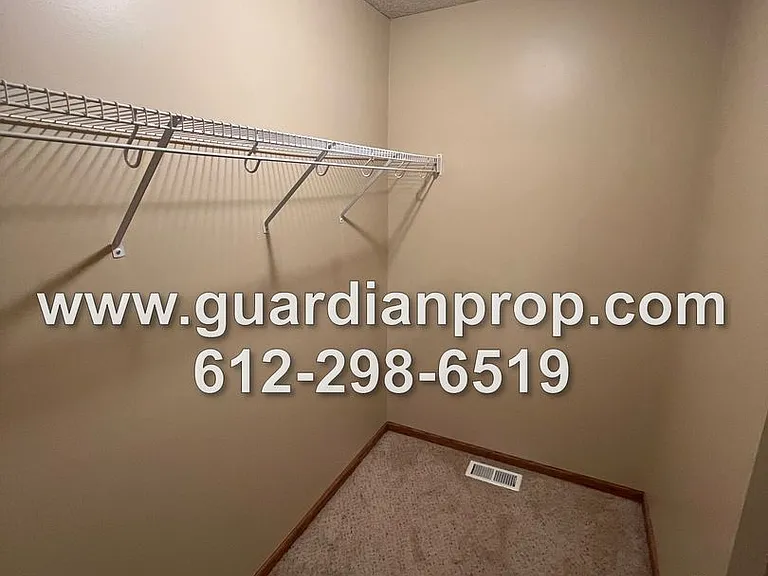 1158 Summit Ave — Photo 9