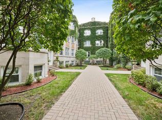 871 W Cornelia Ave #1, Chicago, IL 60657