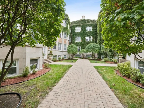871 W Cornelia Ave #1, Chicago, IL 60657