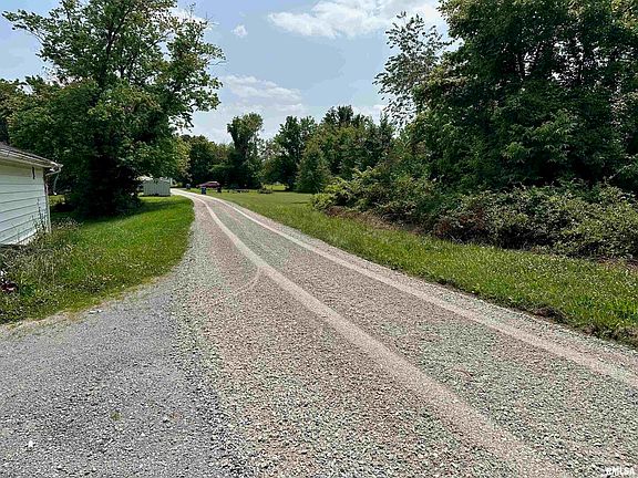 4th image of 301 N Chestnut St