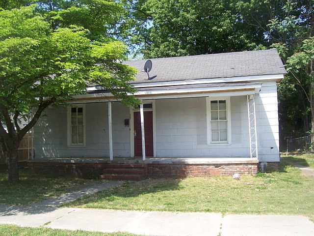 1st image of 605 Daisy St