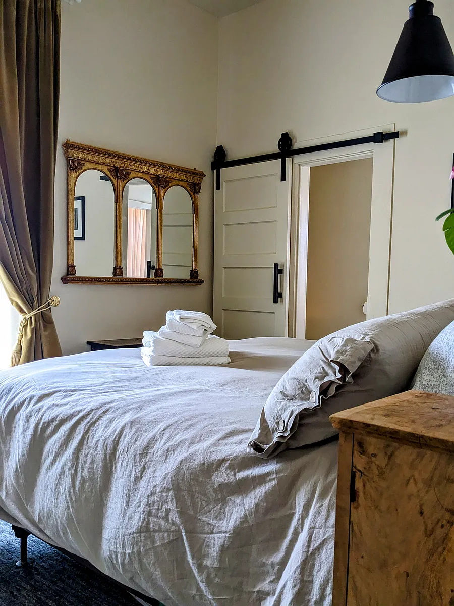 Comfortable California King Bed - 2025 Butte St