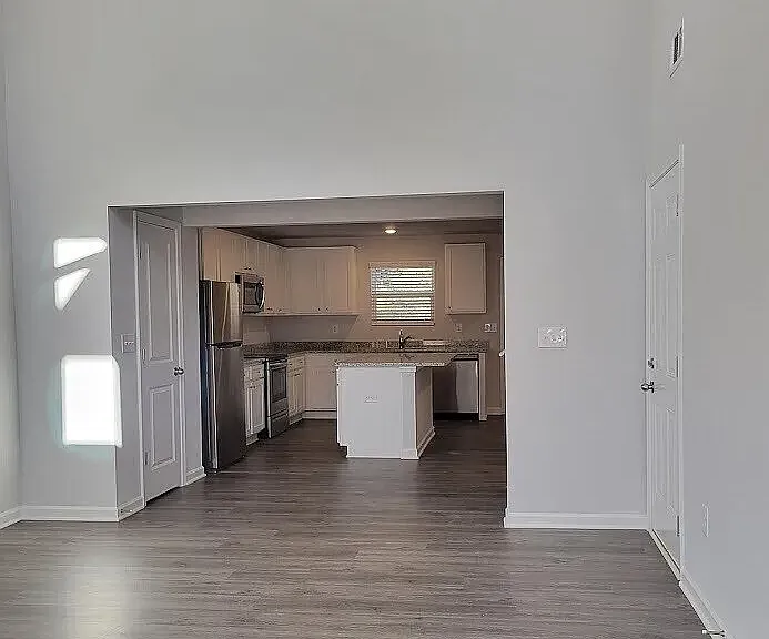 617 W Vincent Dr #10 — Photo 2