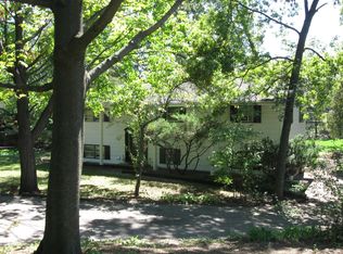 28W035 Robin Ln, Northwoods, IL 60185