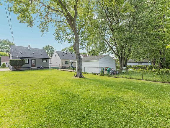 5th image of 24416 Lauren Ave
