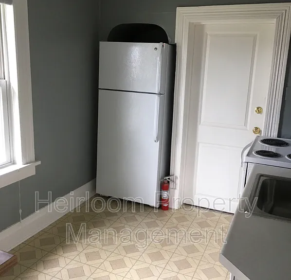 1127 E 3rd St #2 — Photo 7