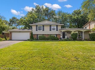 6600 Heather Heath Ln, West Bloomfield, MI 48322
