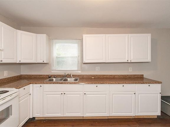 4th image of 3701 Payton Ave