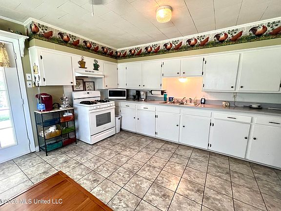 4th image of 4112 Sterling Rd