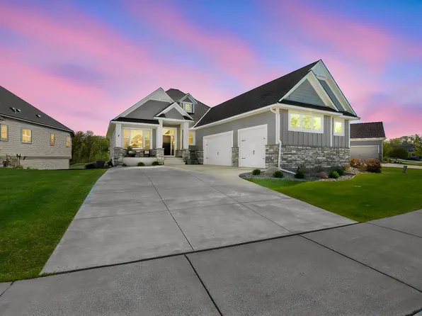 1945 Annika Dr N, Lake Elmo, MN 55042