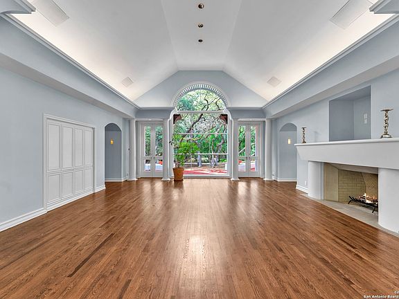 5th image of 316 Fox Hall Ln