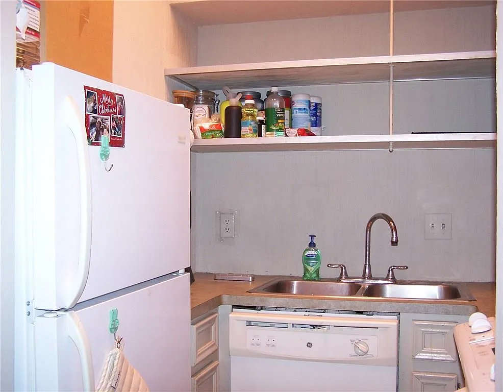 3115 Tom Green Apt 310 — Photo 3