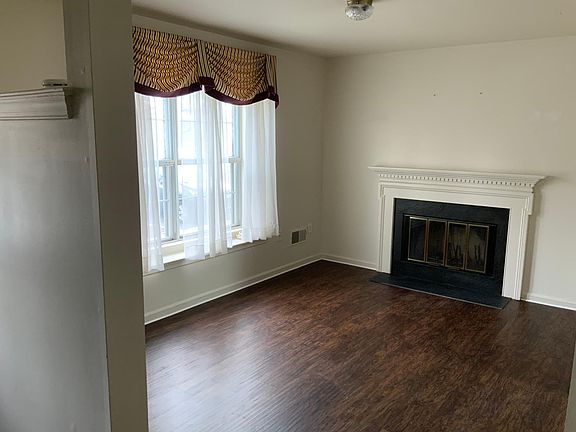 3rd image of 134 Oak Knoll Cir