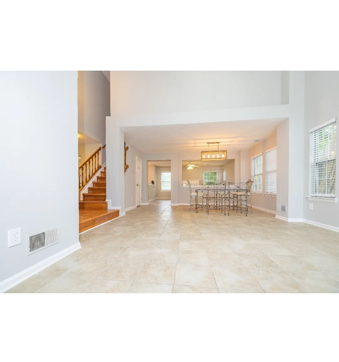 3 bed, 2.5 bath, 1740 sqft, $3,200 — Photo 3