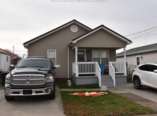 1016 10th St, Nitro, WV 25143