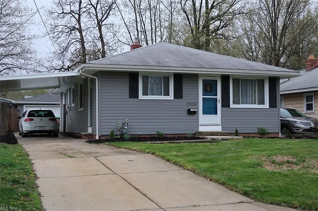 29528 Catawba St photo 1