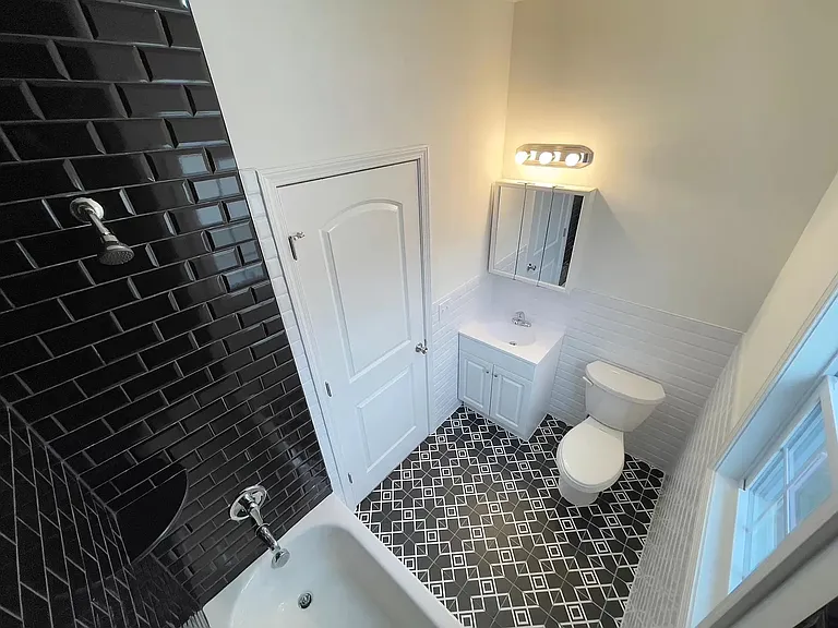 345 N 2nd St #3 — Photo 5