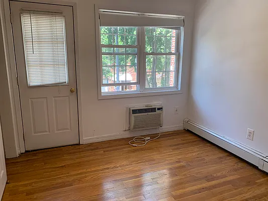 Rented by Voro, LLC | media 28