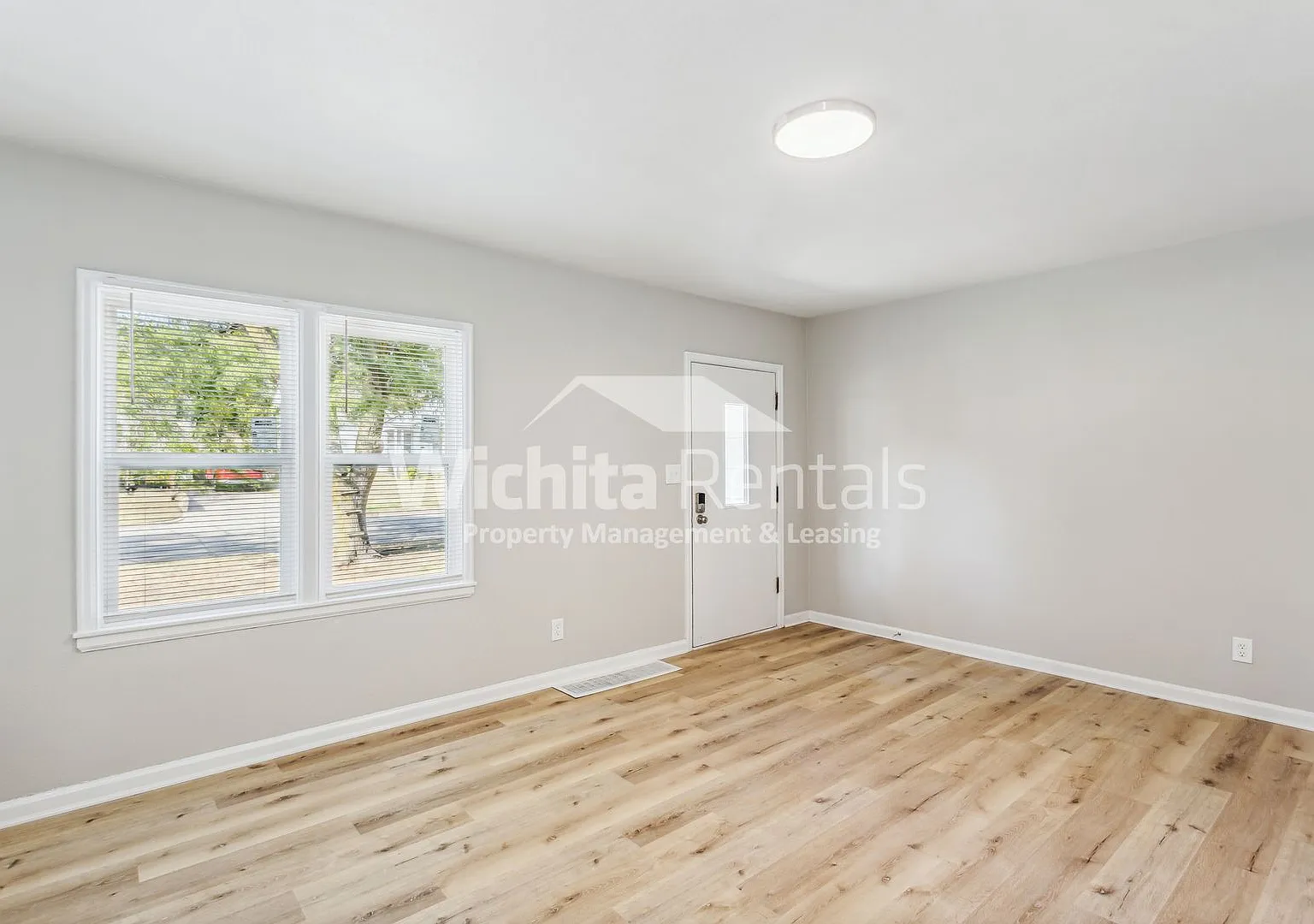 648 N. Glendale — Photo 3