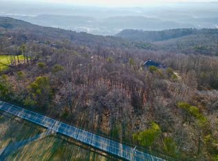 7275 Falcon Bluff Dr, Signal Mountain, TN 37377
