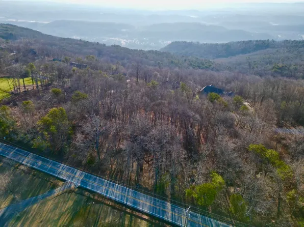 7275 Falcon Bluff Dr, Signal Mountain, TN 37377