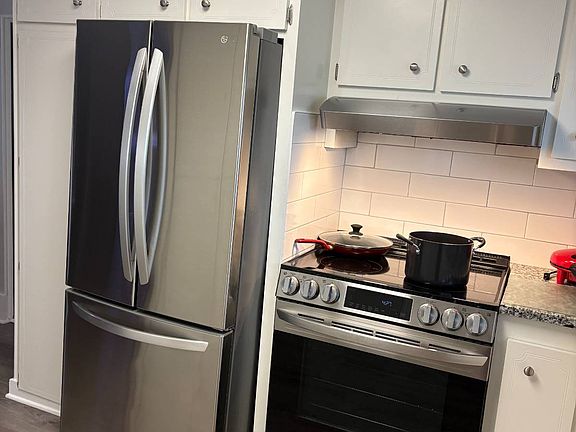 5th image of 115 Pier D