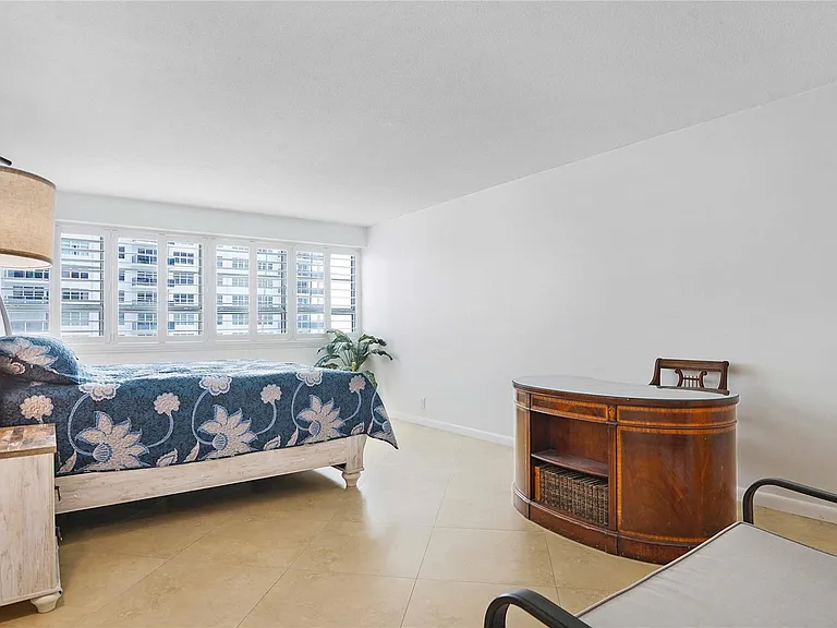 3430 Galt Ocean Dr #802 — Photo 25