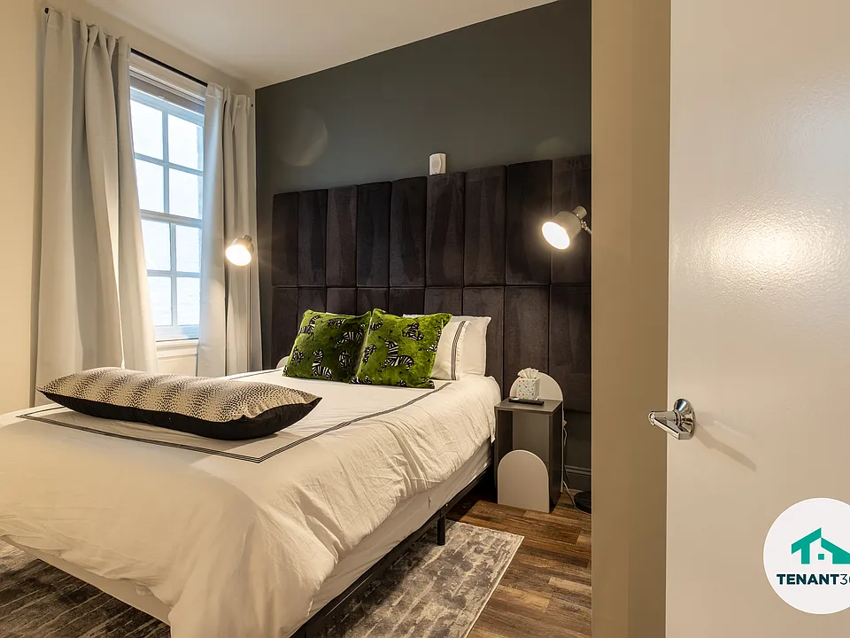8 E Fayette St #602