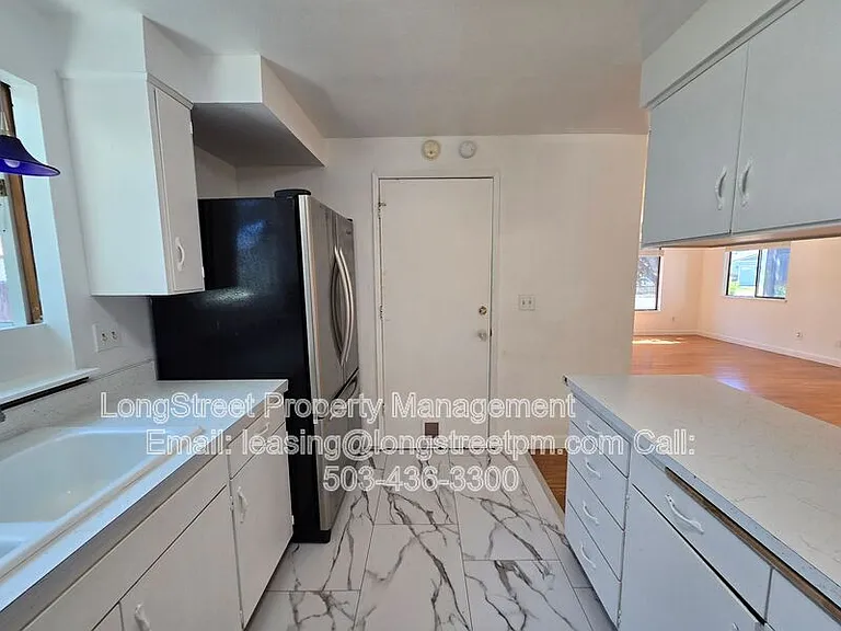 2711 Newton St — Photo 24