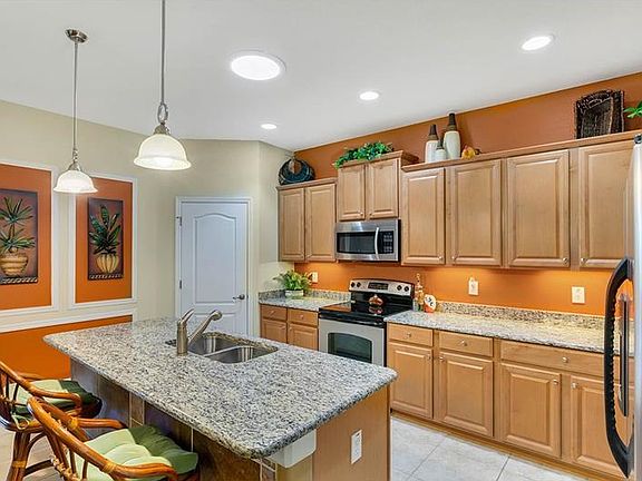 5th image of 3731 Sanibel St