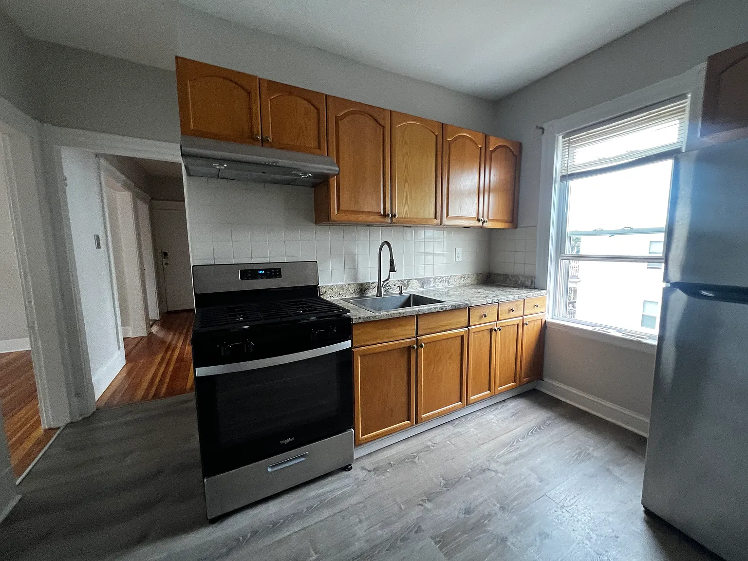 3 bed, 900 sqft, $2,395 — Photo 3